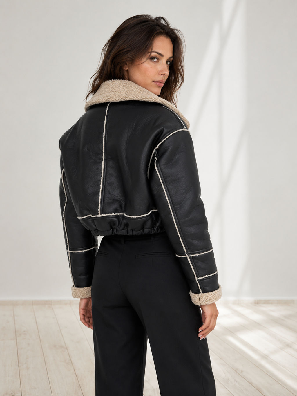 Alessia™ | Cropped Aviator Jacket with Oversized Collar
